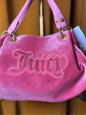 GORGEOUS UK EXCLUSIVE PINK DIAMANTÉ DIAMOND FLUFFY DUMPLING BAG/FREE LOLLIPOP